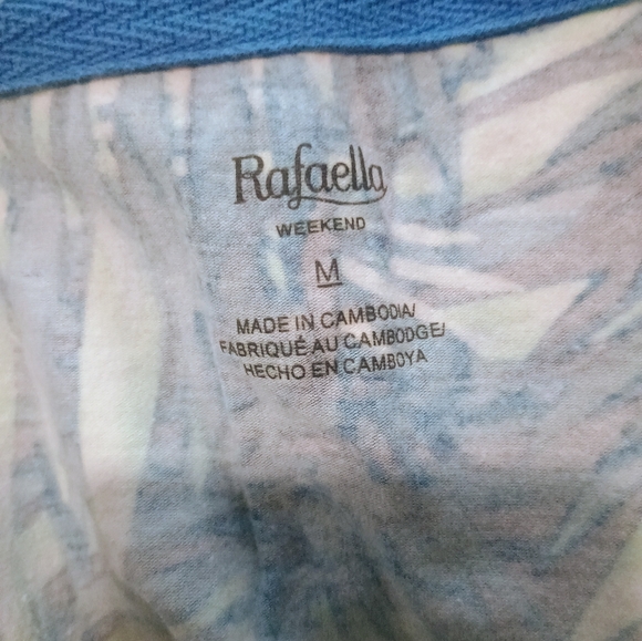 💙🤍 NWOT Womens Tropical Blue White Med Leaf Print Top Blouse Vacation Office - Picture 3 of 3